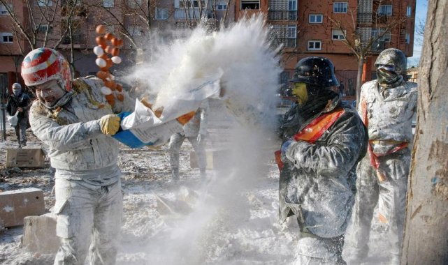 İspanya'da 200 yıllık gelenek: "Un Savaşları Festivali"