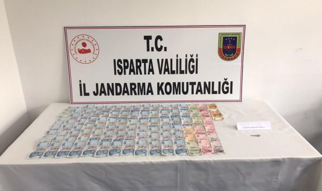 Isparta'da çaldıkları paralar ile yakalanan 3 kişi tutuklandı