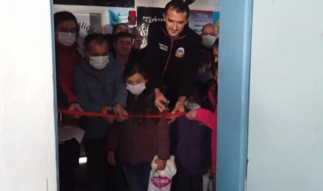 Isparta&#039;da kütüphanesi olmayan köy okulu kütüphaneye kavuştu