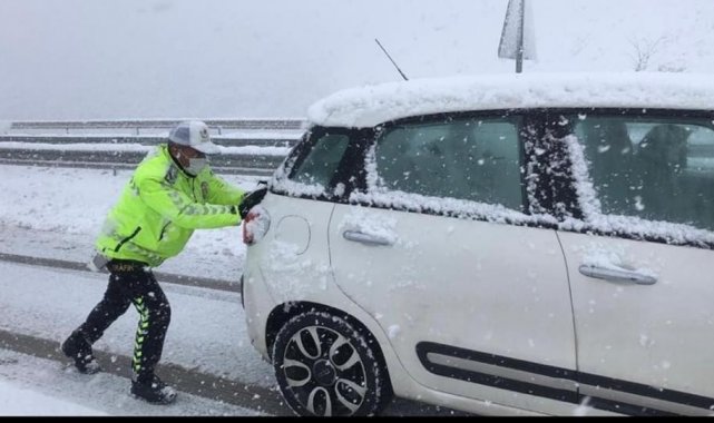 Isparta'da sürücülerin yardımına polis koştu