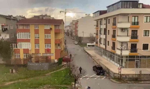 İstanbul Anadolu Yakasında kar yağışı etkili oldu