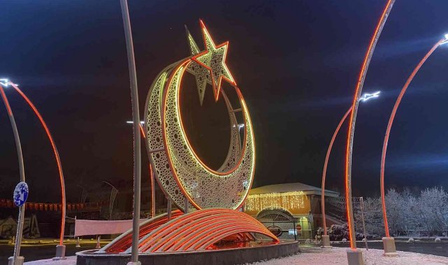 İstanbul&#039;da yüksek kesimler beyaza büründü