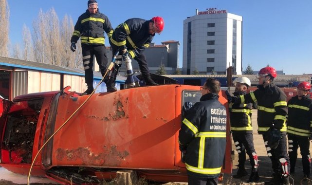 İtfaiye personeline trafik kazalarına müdahale eğitimi verildi