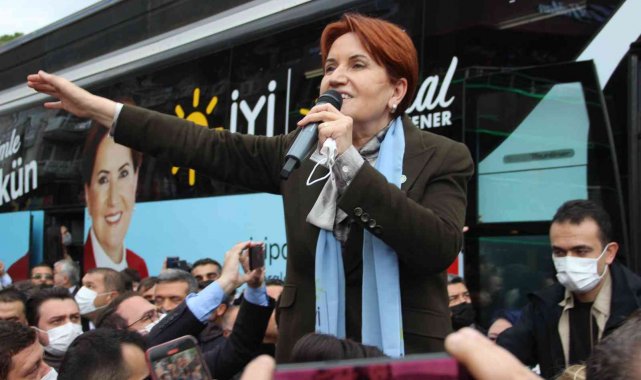 İYİ Parti Genel Başkanı Akşener Manisa'da esnaf ziyareti yaptı
