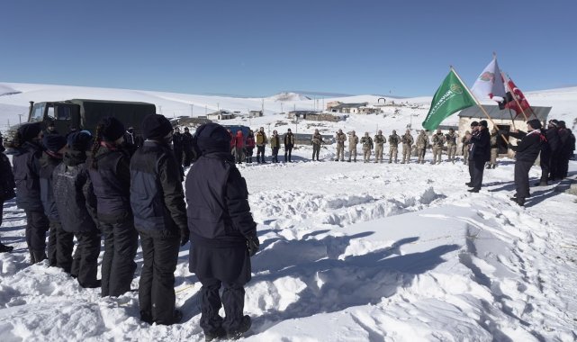İzciler Sarıkamış şehitleri için eksi 30 derecede çadırda sabahladı