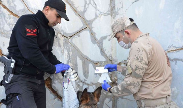 İzinsiz patlayıcı bulunduran mermer ocaklarına jandarmadan baskın