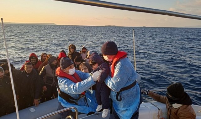 İzmir açıklarında 102 düzensiz göçmen kurtarıldı