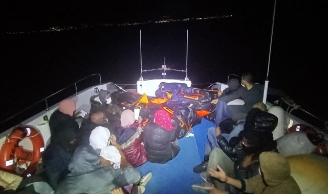 İzmir açıklarında 26 göçmen kurtarıldı