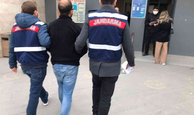 İzmir'de FETÖ ve PKK şüphelisi 3 kişi yakalandı