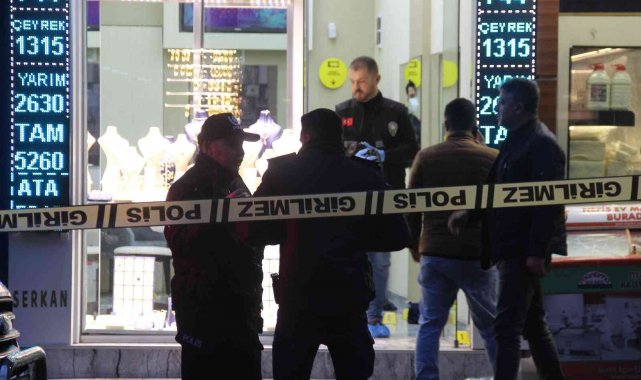 İzmir'de kuyumcuyu silahla yaralayıp altınları çalan şüpheli tutuklandı