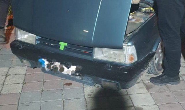 İzmir'de otomobilde uyuşturucu madde ele geçirildi: 2 şüpheli tutuklandı