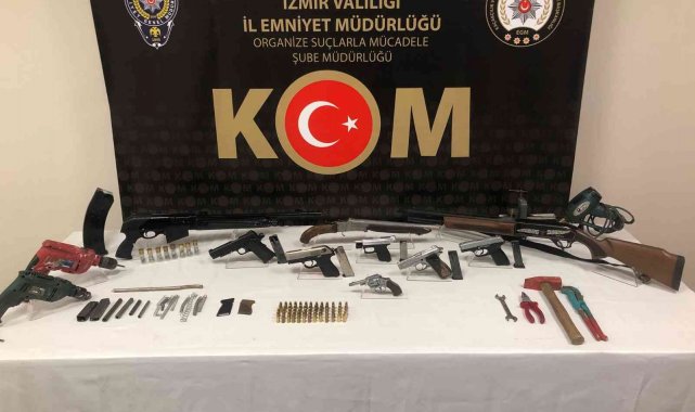 İzmir'de silah kaçakçılığı operasyonu: 4 gözaltı