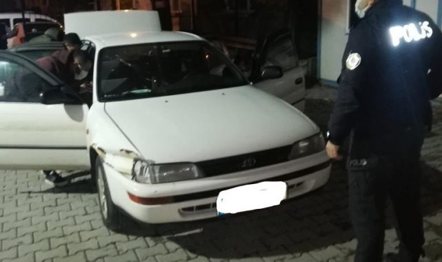 İzmir'de teyp arkasında uyuşturucu zulası