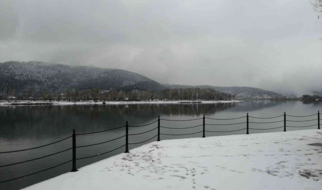 İzmir'in ilçelerine mevsimin karı düştü