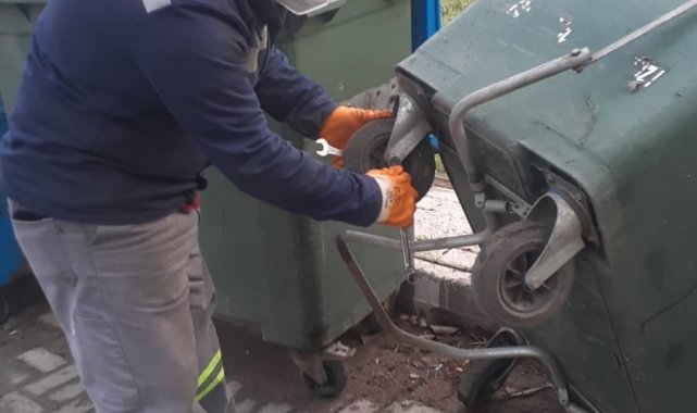 İzmit Belediyesi'nden konteyner mesaisi