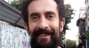 İZZET ALTUNMEŞE EVLAT ACISIYLA YIKILDI.