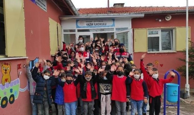 Jandarma Çocuk ve Gençlerin Korunmasına Yönelik Okul Çevreleri İle Servis Araçları Denetimi yaptı