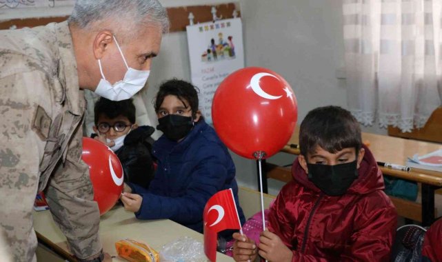 Jandarma ekipleri öğrencilerle bir araya geldi