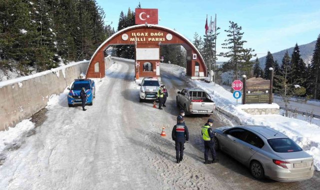Jandarma ekipleri, yılbaşı tatili öncesi Ilgaz Dağı'nda tedbirlerini arttırdı