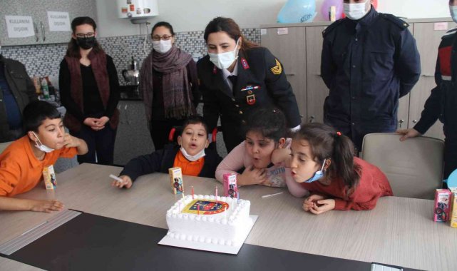 Jandarma ekiplerinden engelli öğrencilere ziyaret