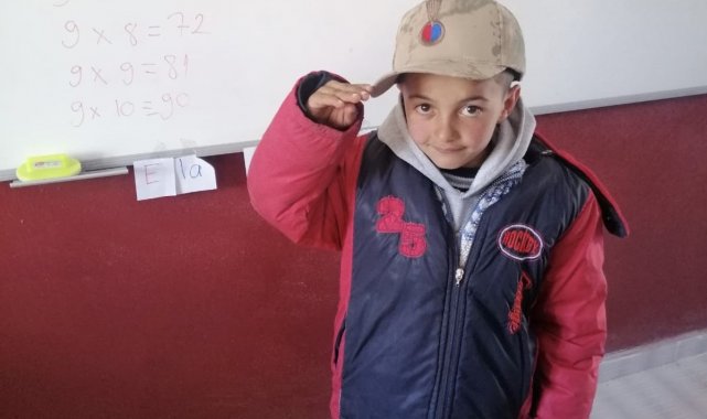 Jandarma minik yürekleri unutmadı