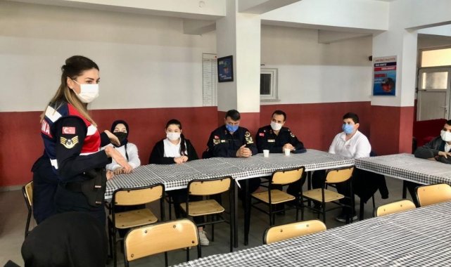 Jandarma ortaokul öğrencilerini misafir etti