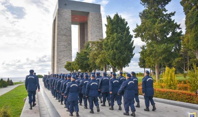 Jandarma yedek subay adayları, Çanakkale'de tarihi şehitlikleri ziyaret etti