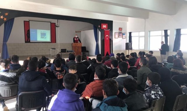 Jandarmadan güvenli internet kullanımı ve siber farkındalık eğitimi