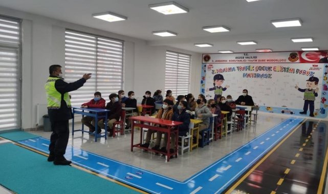 Jandarmadan miniklere trafik eğitimi