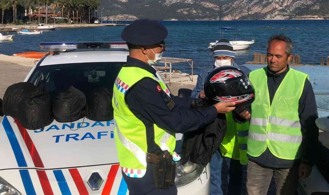 Jandarmadan motosiklet sürücülerine 'Kask' dağıtımı