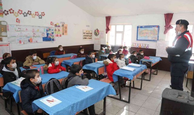 Jandarmadan öğrencilere trafik eğitimi