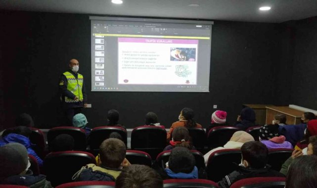 Jandarmadan öğrencilere trafik eğitimi