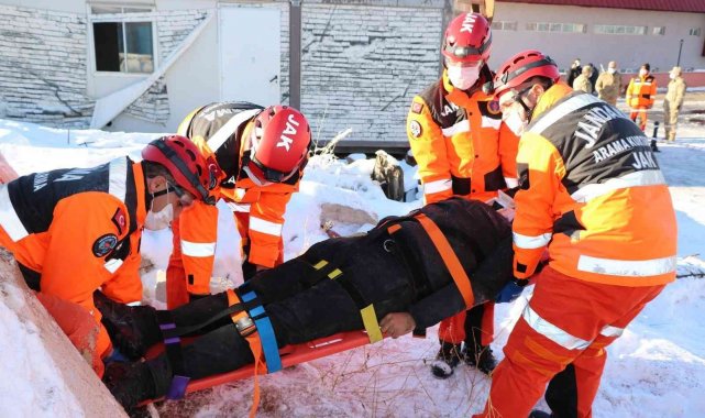 JÖAK ve JAK ekiplerinin deprem tatbikatı gerçeğini aratmadı