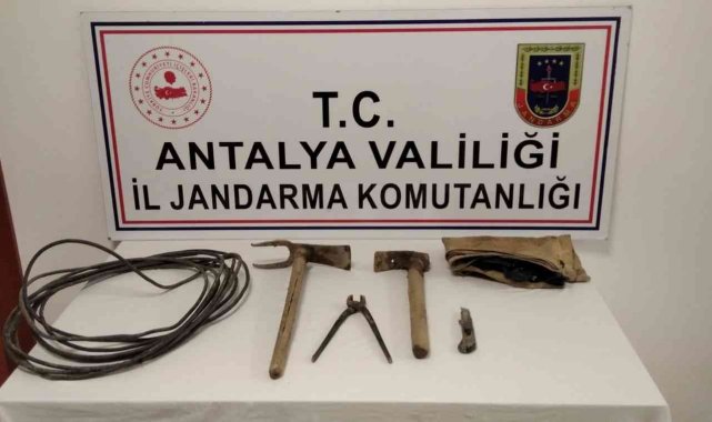 Kablo çalan şahsın üzerinde 5 gram kristal uyuşturucu maddesi ele geçirildi