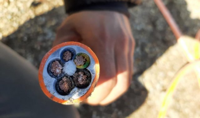 Kablo hırsızı olay yerinden 50 kilometre ileride kaza yapınca yakalandı