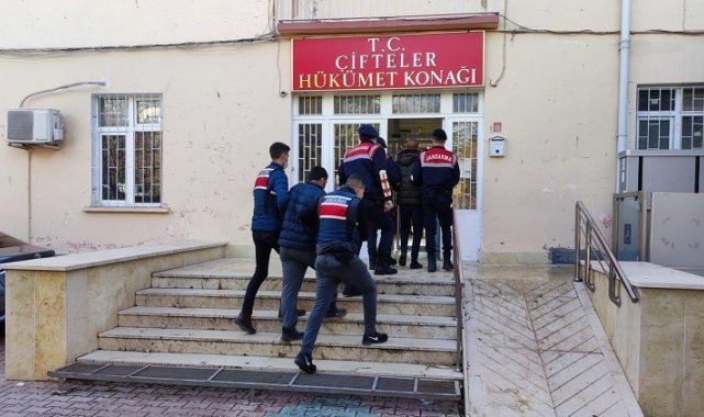 Kablo hırsızları jandarmadan kaçamadı