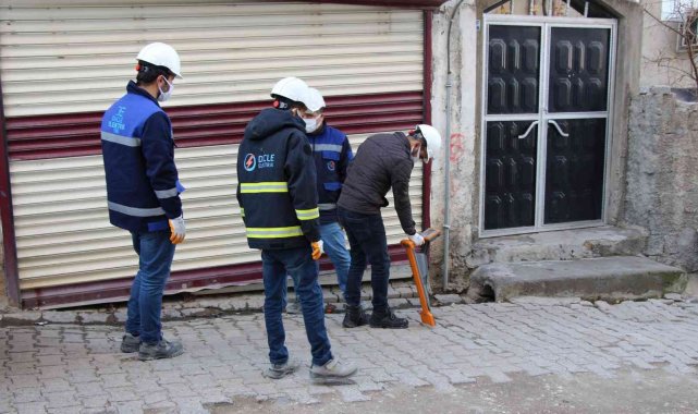 Kaçak elektrik hattı tespiti için yer altı cihazı