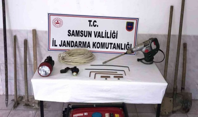 Kaçak kazı yapan 4 kişi jandarma ekiplerince yakalandı