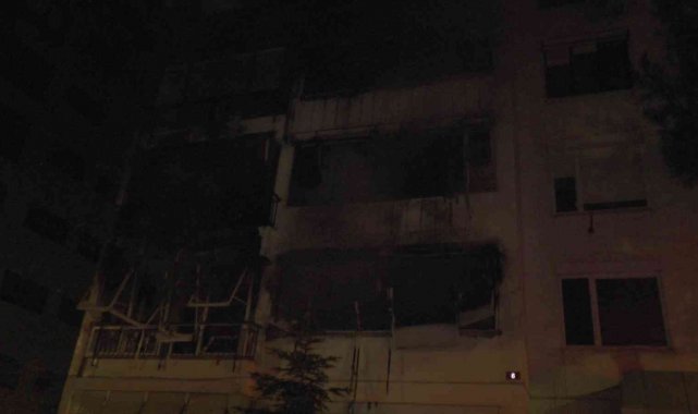 Kadıköy'de 10 katlı apartmanda yangın paniği