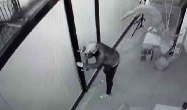 Kadıköy'de 3 farklı işyerinde yaşanan hırsızlık kamerada