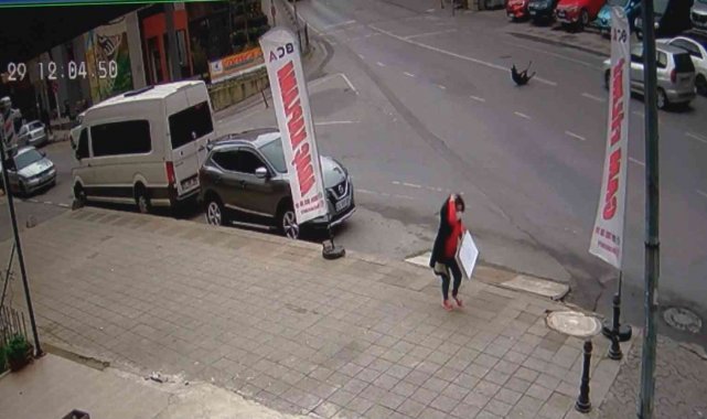 Kadıköy'de köpeğe çarpan sürücü umursamadan kaçtı