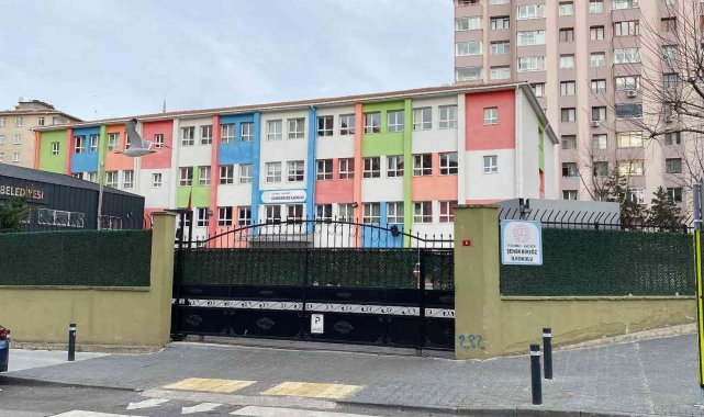 Kadıköy'de okul müdürünün öğrencilere şiddet uyguladığı anlar kamerada