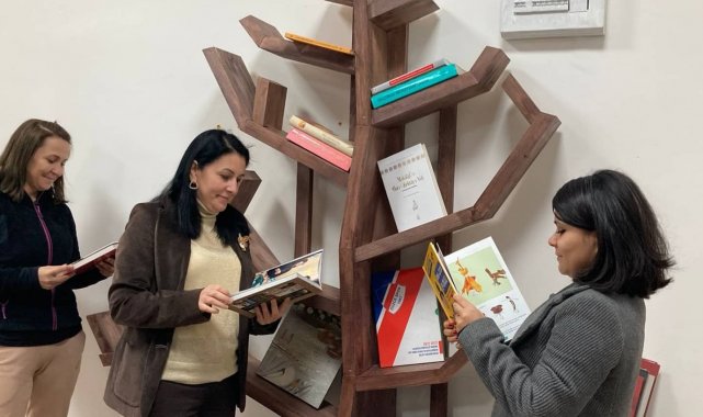 Kadın emeği merkezine kitaplar konuldu