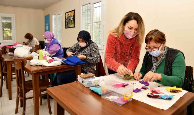 Kadınlar el emeği ile üretiyor