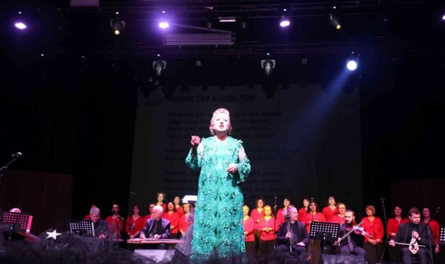 Kadınlar korosu iki usta bestekarın eserlerini seslendirdi, kulakların pası silindi