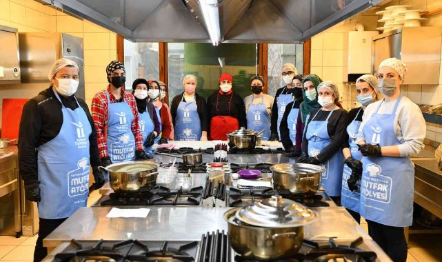 Kadınlar mutfak becerilerini geliştiriyor