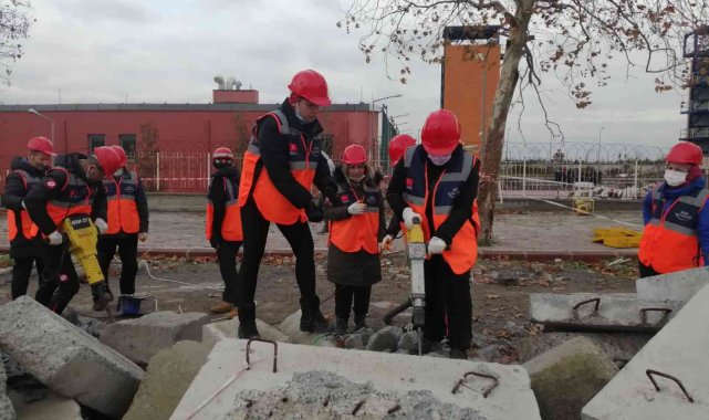 Kağıthaneli AFAD gönüllüleri sertifikalarını aldı