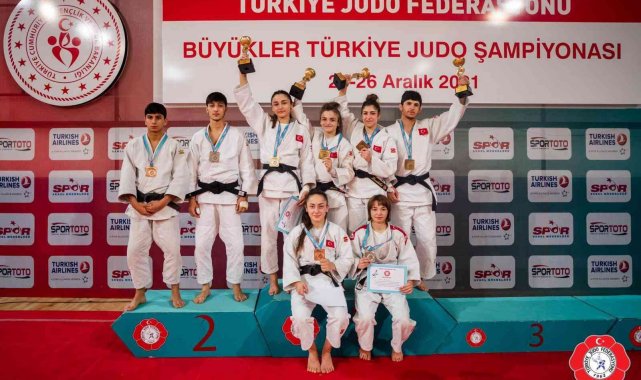 Kağıtspor'un judocuları madalyalarını aldı