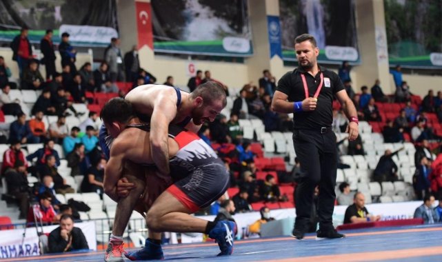 Kahramanmaraş'ta Türkiye Büyükler Serbest Güreş Şampiyonası coşkusu