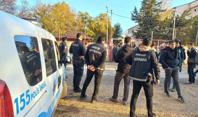 Kahta'da okul önlerinde polisten sıkı denetim